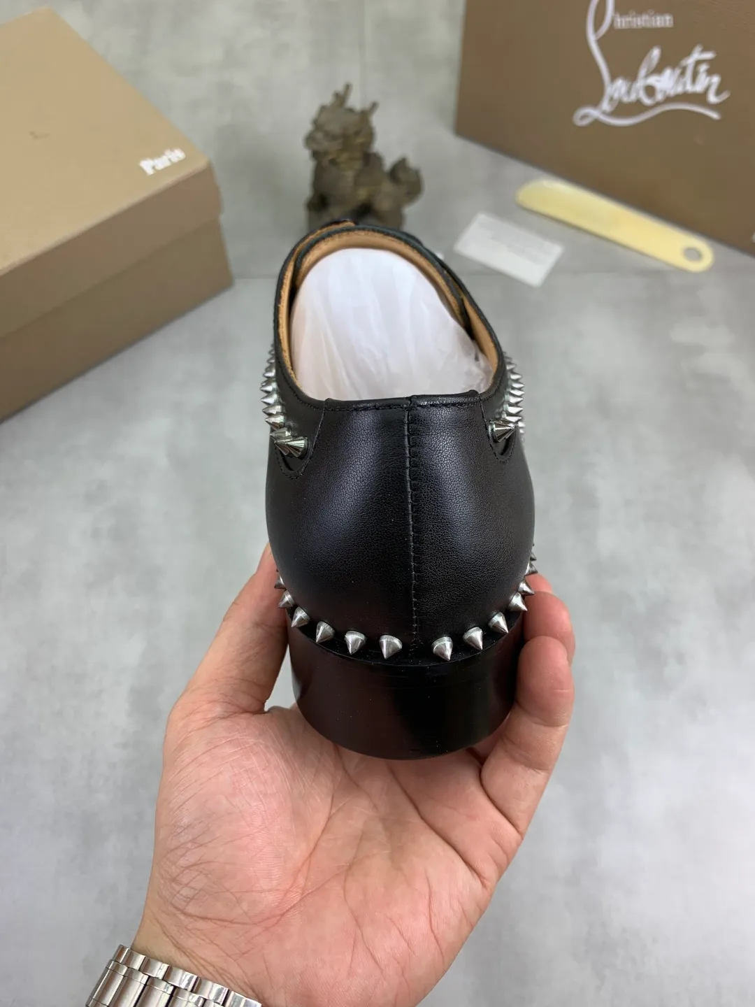 Men's shoes 💰P760 new style 💰high version 🇮🇹 CL red bottom series top purchasing original order series🔍🔍/🇮🇹Italian imported cowhide, imported genuine leather lining💪💪, completely 1⃣️ vs 1⃣️🇮🇹💪💪, ⚠Sole: The original sole provided by the original factory, the exclusive movable molded sole is super comfortable, ⚠Original factory follow-up goods, 🔍🔍high quality, you can come in and out at will, welcome to compare ⚠Size: 38-44 (45 46 can be customized)